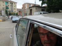 DSC09999 (26)  kaum angekommen reihen sich weitere Fahrzeuge hinter uns auf. den blauen E-Type haben wir auf der Autobahn überholt